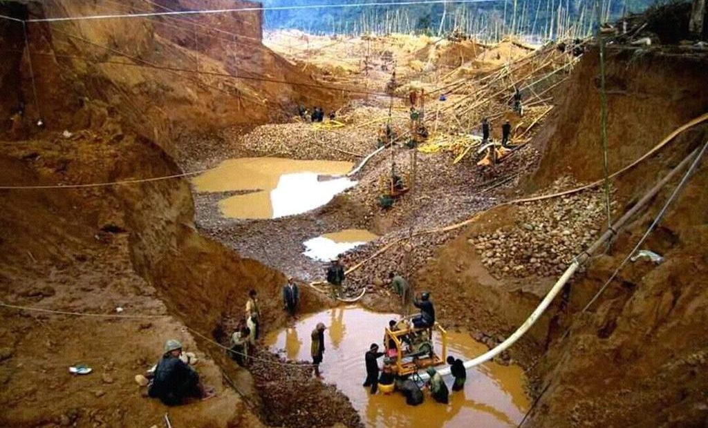 Gold Miners in Nigeria (Nigerian Mining)