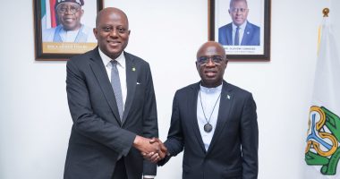 Discussing Economic Growth: L-R: Rev Fr Hyacinth Iormem Alia, Governor, Benue State; Mr. Olayemi Cardoso, Governor, Central Bank of Nigeria; Ms. Emem Usoro, Deputy Governor, Operations Directorate, Central Bank of Nigeria during the Benue State Governor’s courtesy visit to the CBN Governor on Wednesday, July 24, 2024.