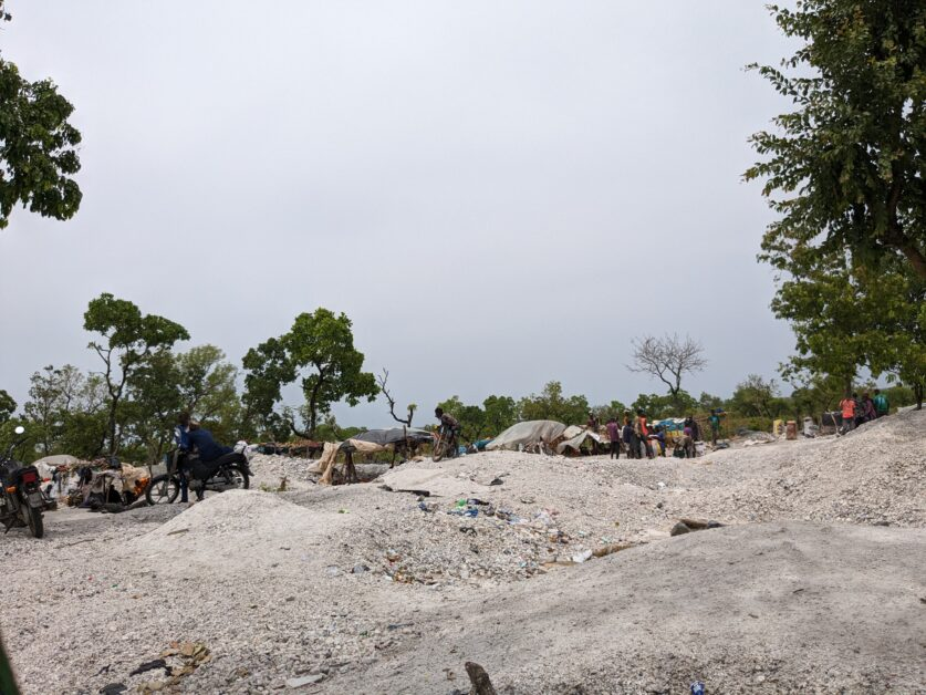 Miners at work in Daba
Photo Credit: Sodeeq Atanda/FIJ