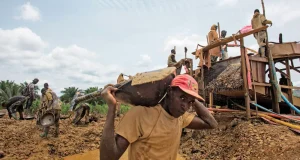 Mining and Oil Dependency Impedes Job Creation in Ghana, Experts Say