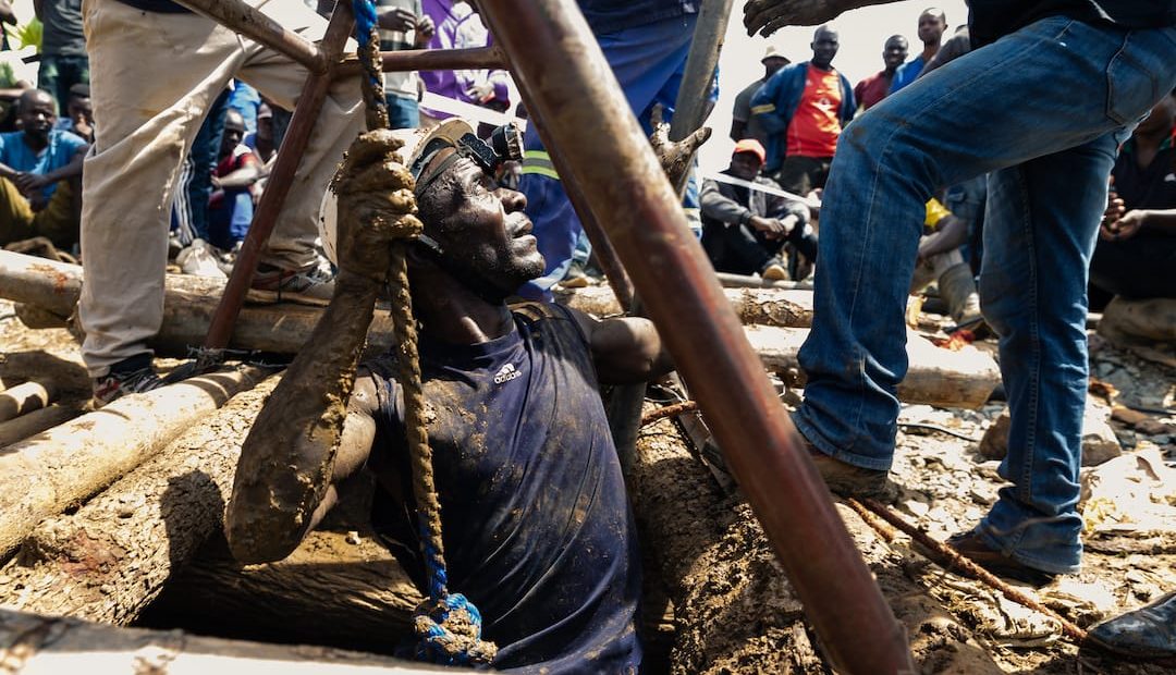 Structural Weaknesses Threaten Zimbabwe's Mining Growth in 2025