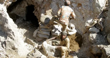 Guinea to Revoke Mining Permits for Firms Failing Contract Terms